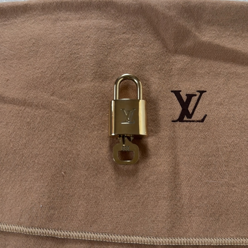 Louis Vuitton Lock and Key# 313, 318, 314, 323 & 327 - Picture 3 of 8
